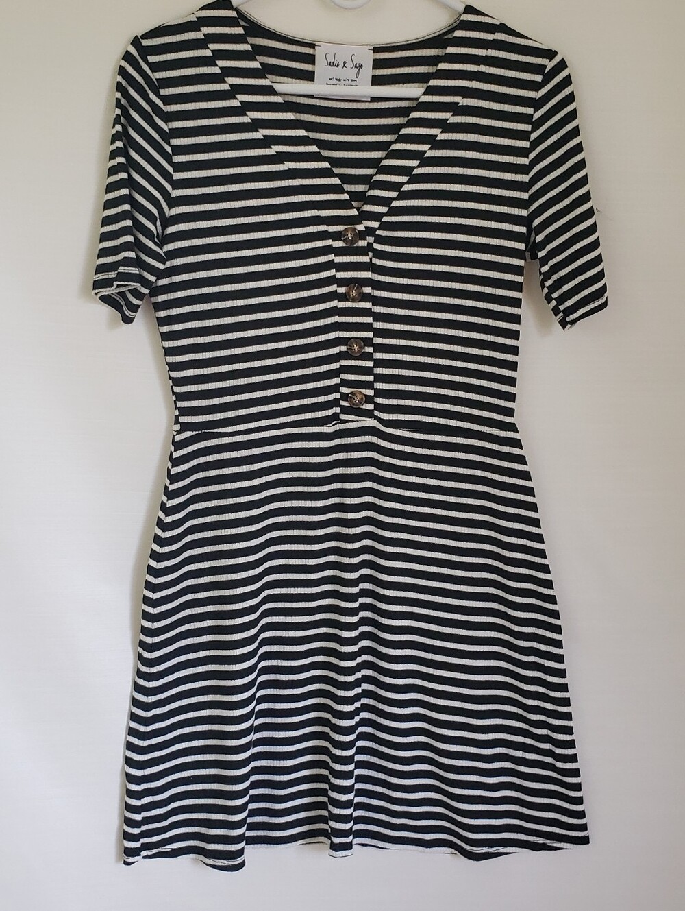 Sadie & Sage Black and White Striped V-Neck Mini Summer Dress Medium Soft Casual